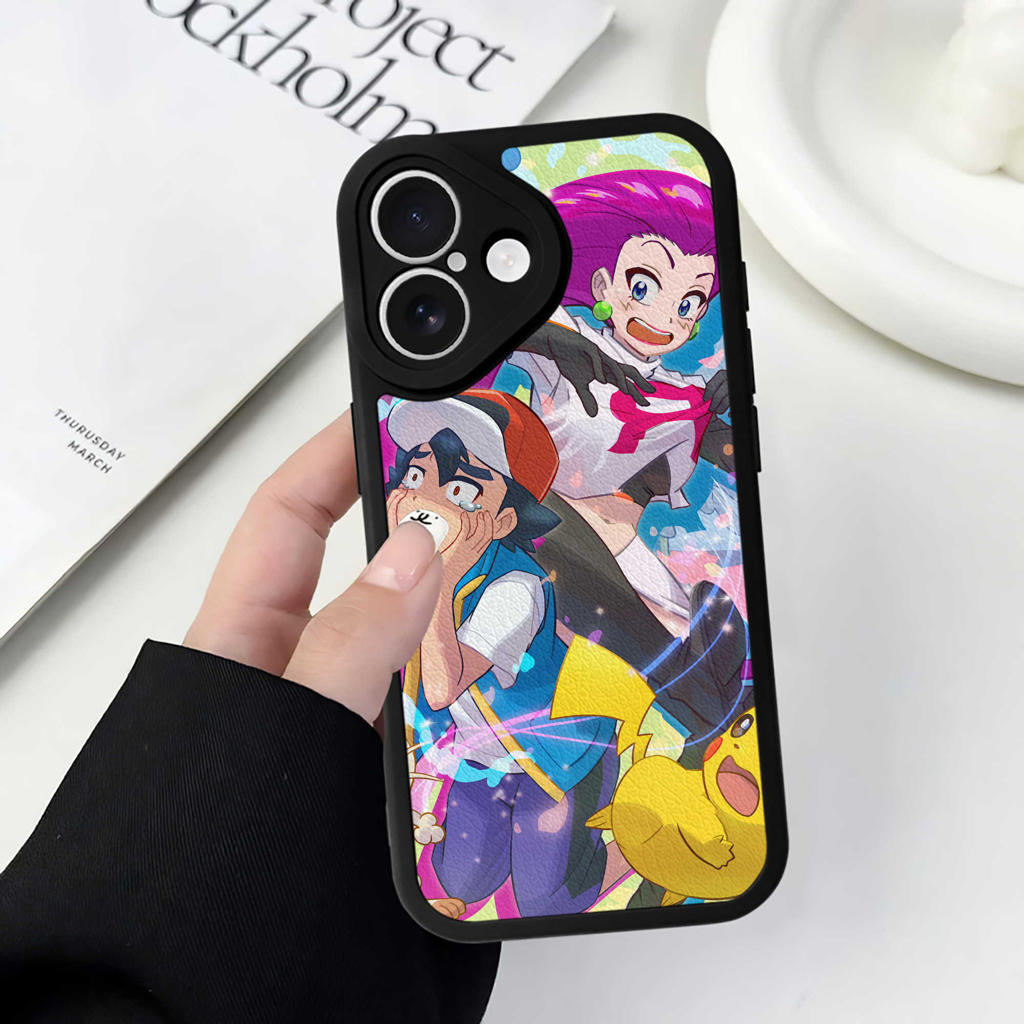 （画像用） ポケットモンスター Pokémon 【iPhone 16シリーズ対応】シリコンスマホケース（レザー調） 材質：シリコン